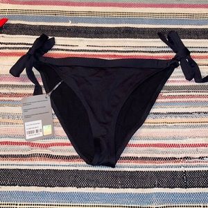 Black gymshark bikini bottoms!